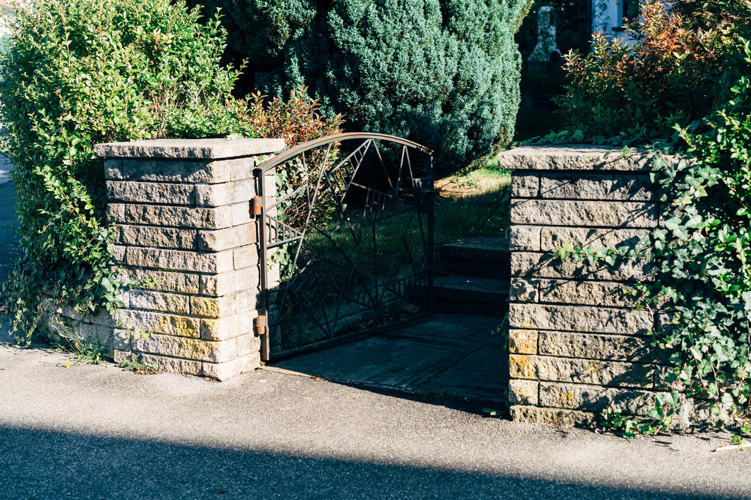Tour an Architect’s Spring Garden in Coastal Connecticut