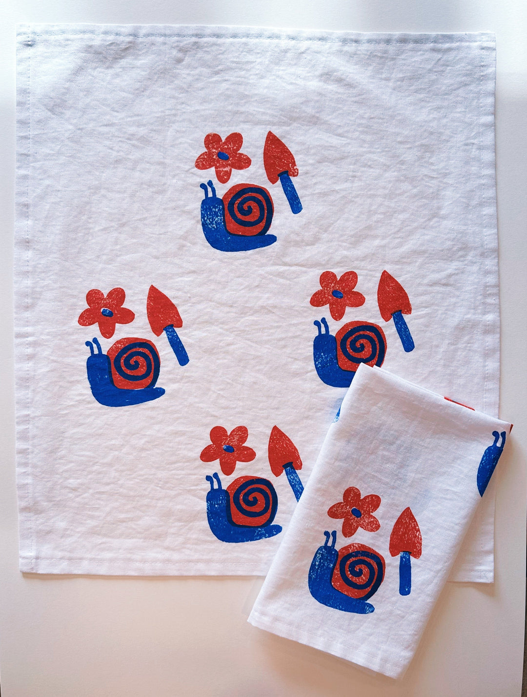 Snails on White Organic Dinner Napkins